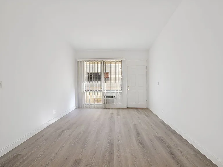 333 S Rexford Dr #5 — Photo 3