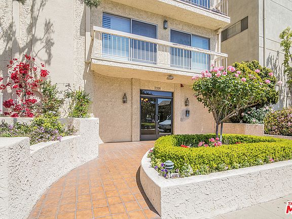 3rd image of 2318 Fox Hills Dr APT 101