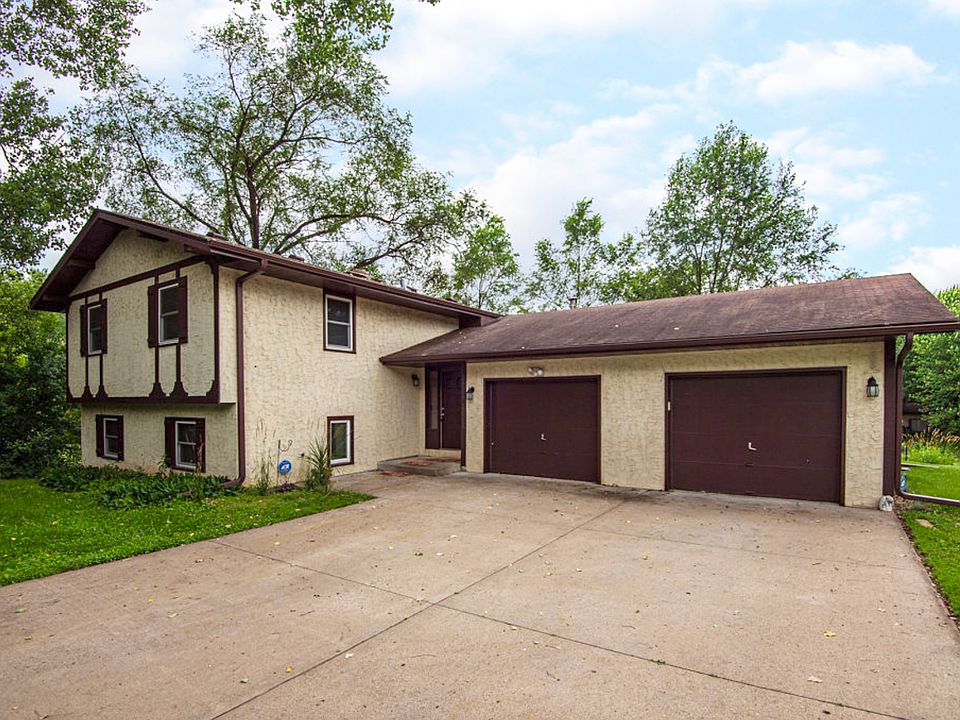 1st image of 2439 McMenemy St