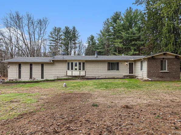 3150 W Rattalee Lake Rd, Holly, MI 48442