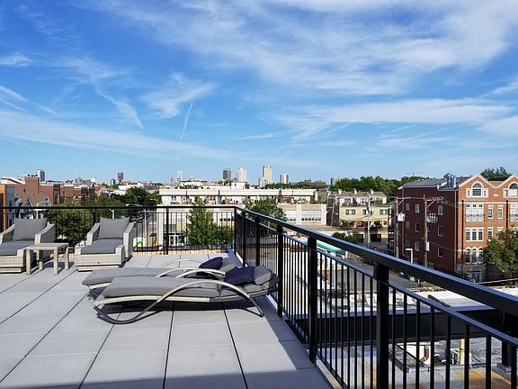 5th image of 1409 W Diversey Pkwy APT 319