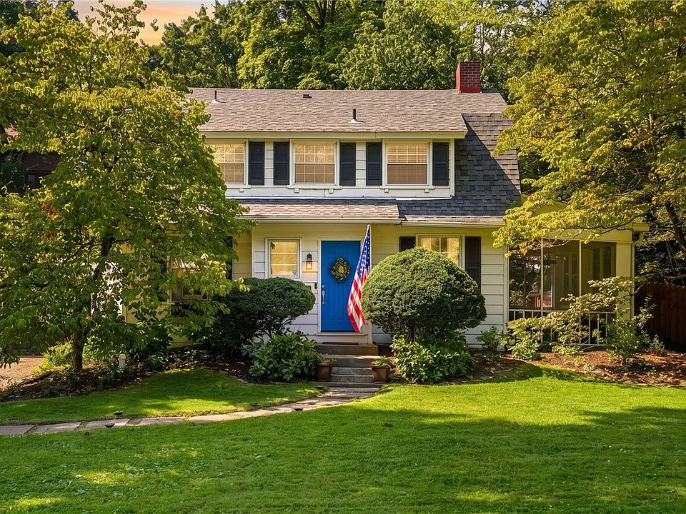 1st image of 607 Delafield Rd