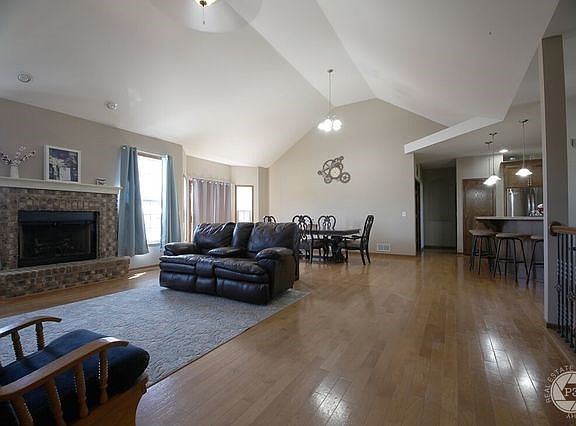 3rd image of 795 Heritage Dr