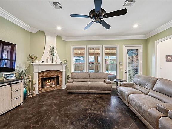 4th image of 308 Tullulah Ave