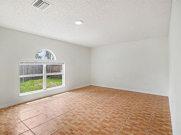 4th image of 1093 AMANDA KAY CIRCLE