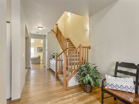 5th image of 18058 Mt Walker Drive NE