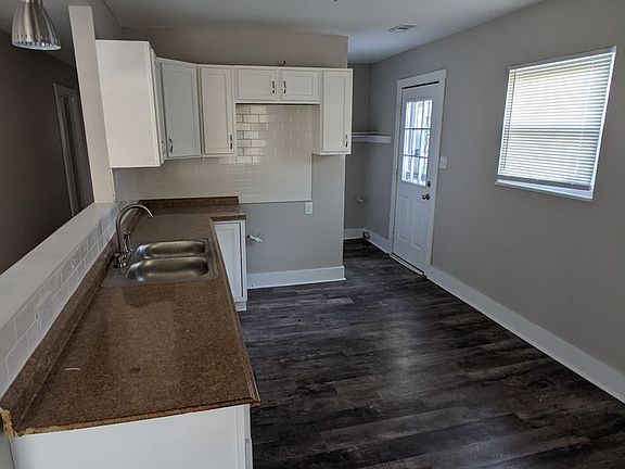 3rd image of 2807 Manlove Ave