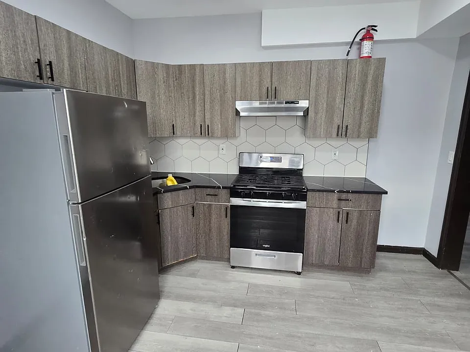 162 Elwood Ave #1