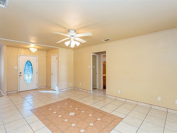 4th image of 901 W Poe St