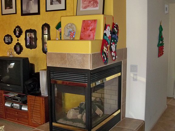 Gas log fireplace