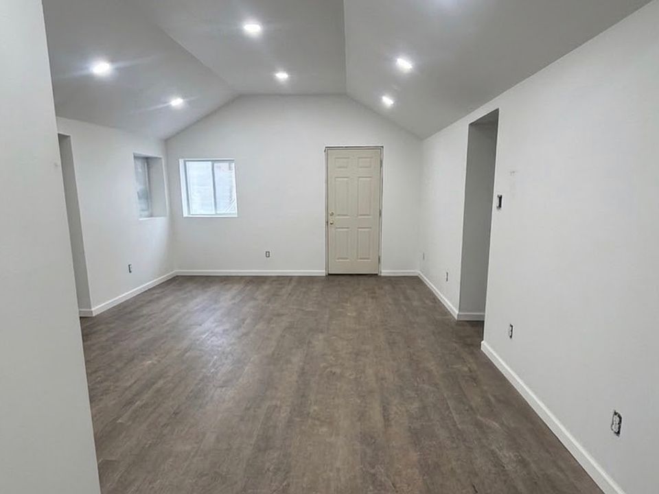 1st image of 7251 Creek Rd