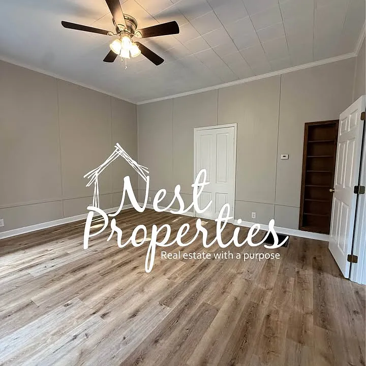 2404 1/2 Main St