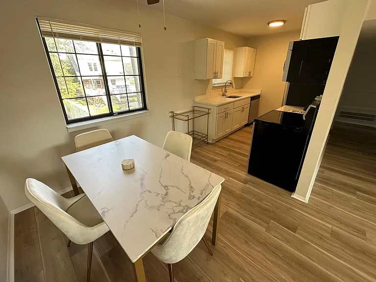 102 N Washington Ave — Photo 2