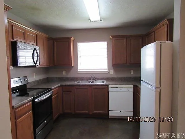 2205B Rosemary Dr — Photo 6