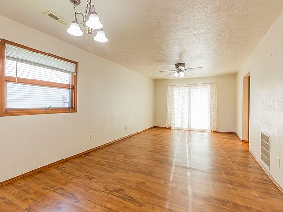 2nd image of 1418 Berkley Cir
