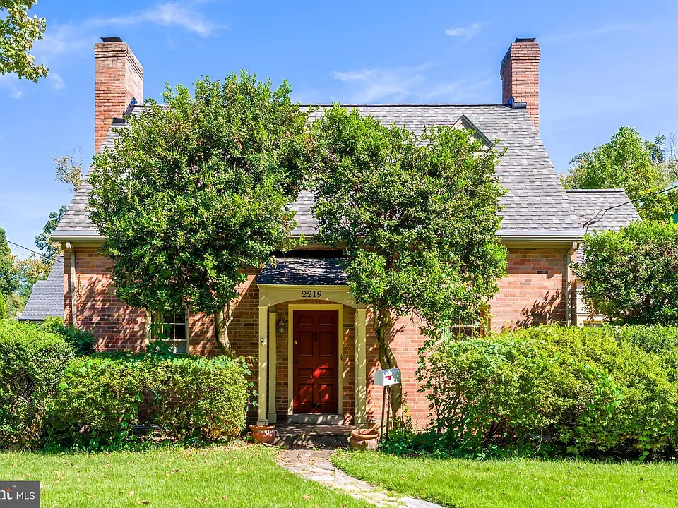 2219 Military Rd
