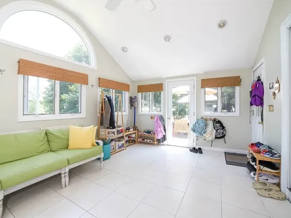 3 Vega Dr, Shrewsbury, MA 01545