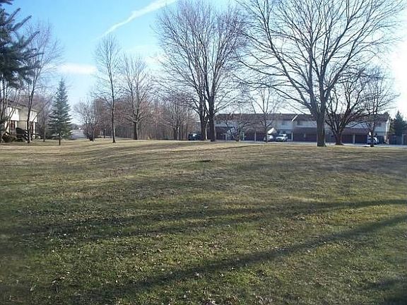 3rd image of W164N11526 Castle Ct