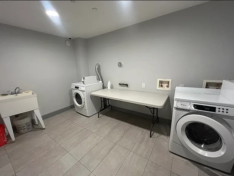520 Parkside Ave #3B — Photo 8