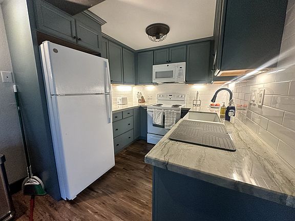 4th image of 3115 N Lake Blvd #18
