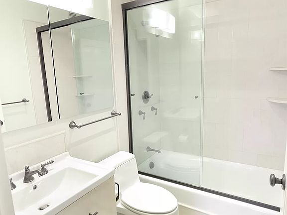 3rd image of 220 E 65th St APT 11D