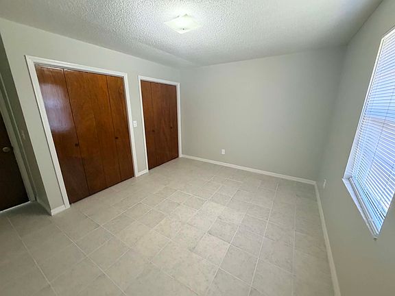 4th image of 335 NW Lake City Ave #102