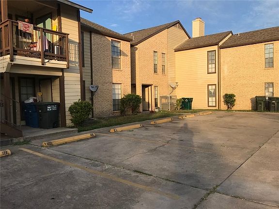 3rd image of 2206 Capitan Drive