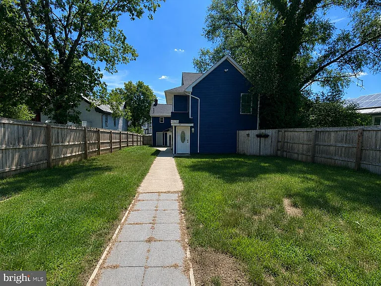 522 W King St — Photo 12