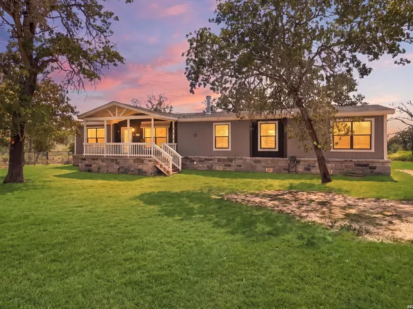 152 SYRAH ST, La Vernia, TX 78121