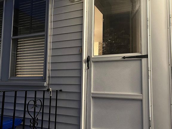 4th image of 751 Providence St #751