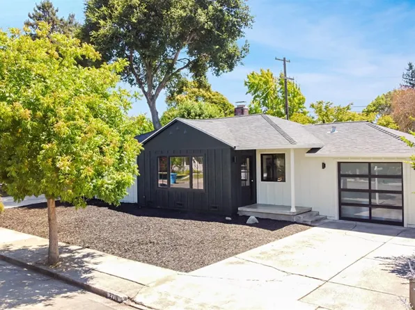 2716 Valley Center Drive, Santa Rosa, CA 95405