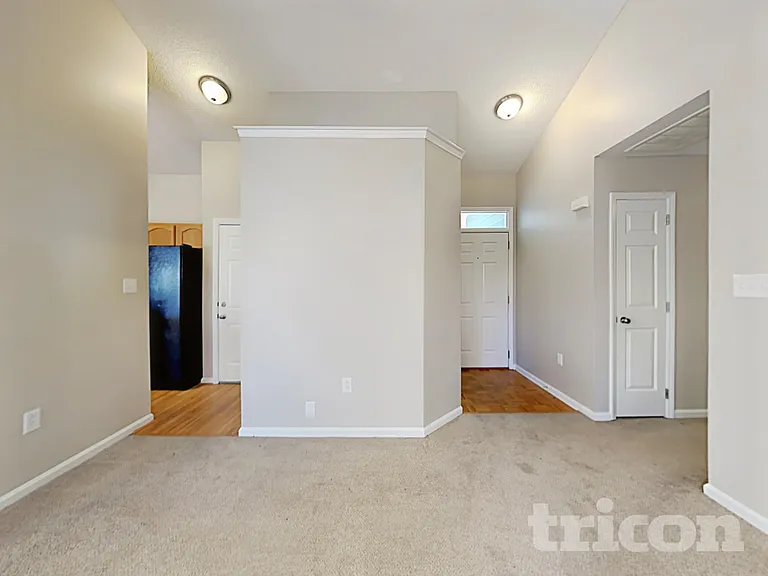 5207 Hedgecrest Pl — Photo 3