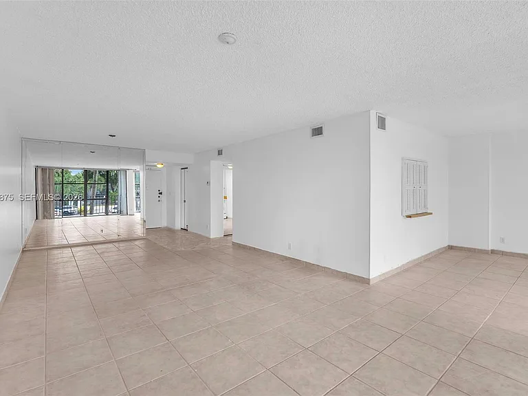 1000 Parkview Dr #229 — Photo 8
