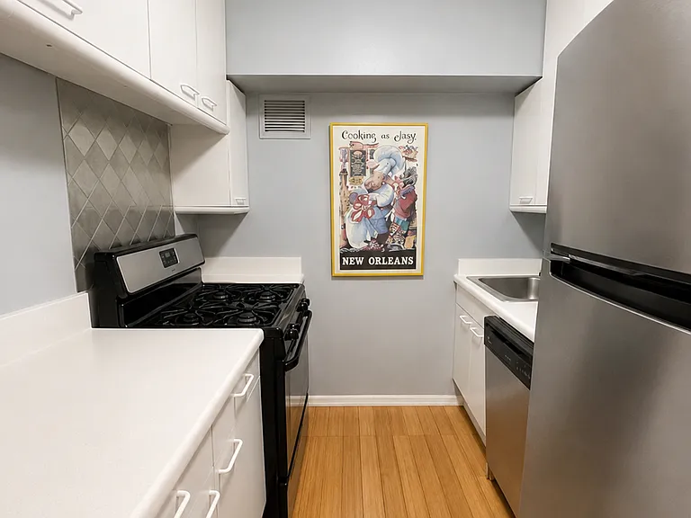 280 Rector Pl #4P — Photo 4