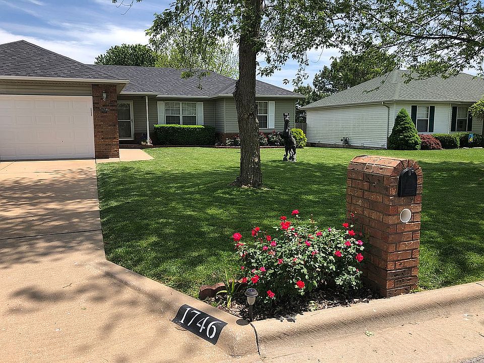 Manicured Front Yard