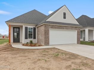 801 Braxton Dr, Youngsville, LA 70592