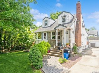 136 E Oxford St, Valley Stream, NY 11580