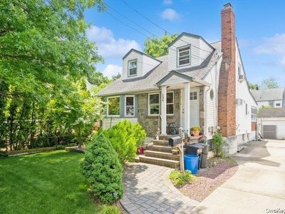 136 E Oxford Street, Valley Stream, NY, 11580