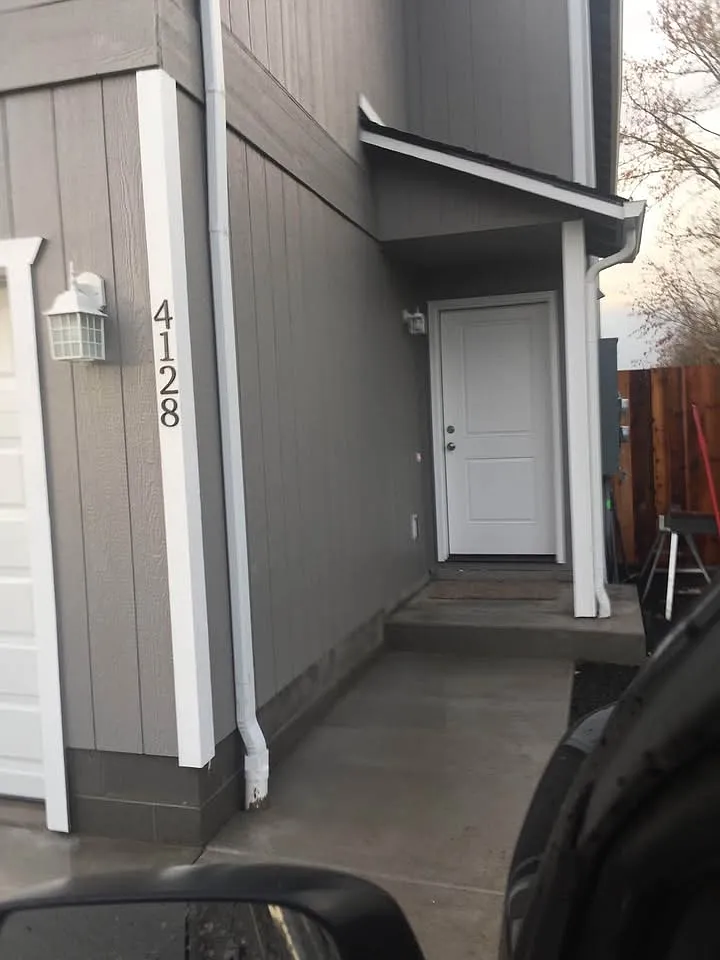 3 bed, 2.5 bath, 1390 sqft, $1,950 — Photo 4