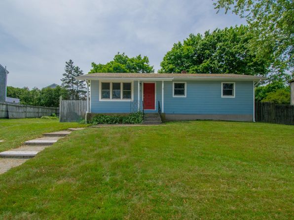 58 Islington Ave, Portsmouth, RI 02871