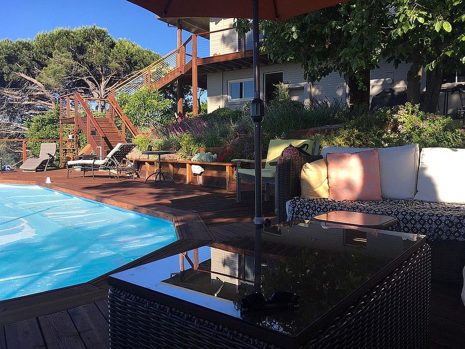 Poolside seating