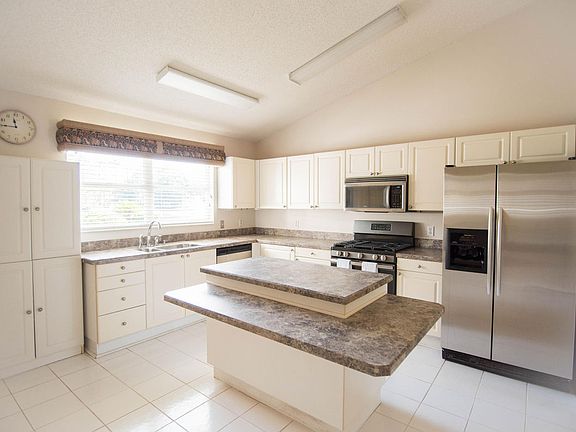 3rd image of 81 Carriage Creek Way