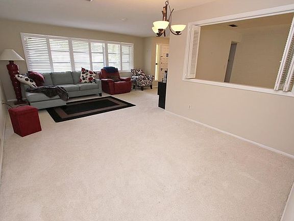5th image of 2413 Summerlin Dr