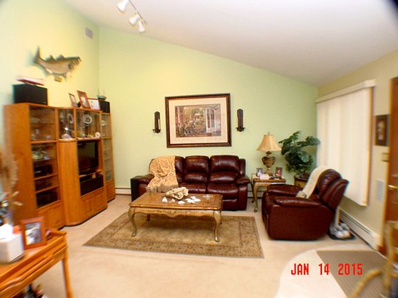 4th image of 45 Longfellow Dr