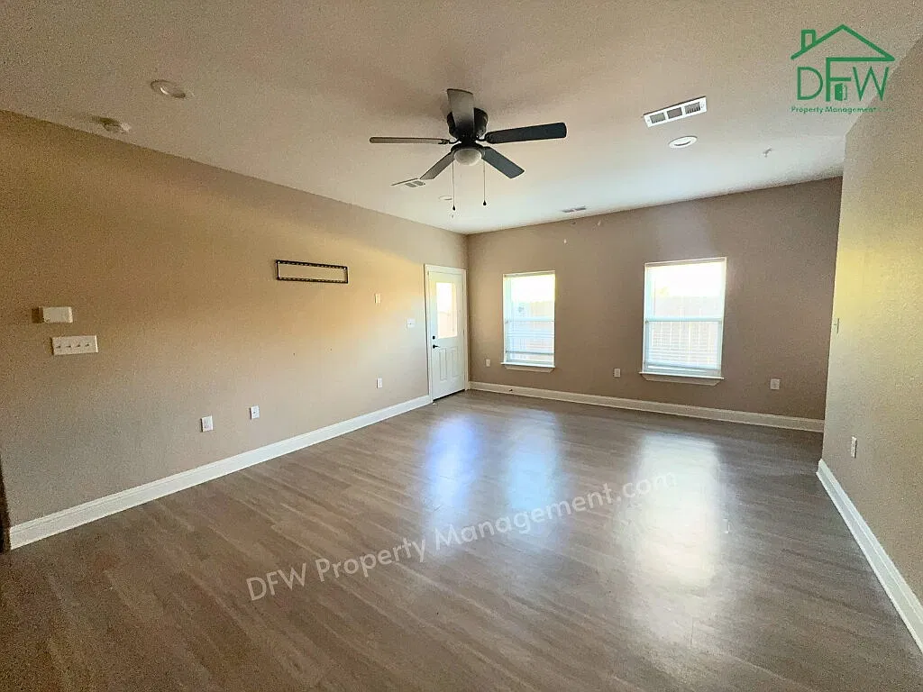 4 bed, 3.0 bath, 1963 sqft, $2,250 — Photo 3