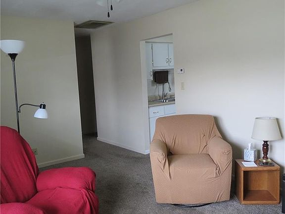 3rd image of 850 Merri Ln