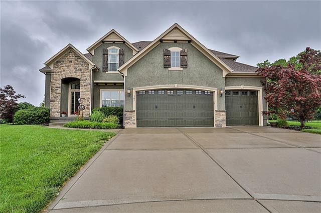 1st image of 107 SE Shores Ct