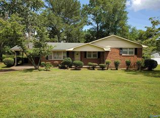1803 Riverview Cir, Scottsboro, AL 35769