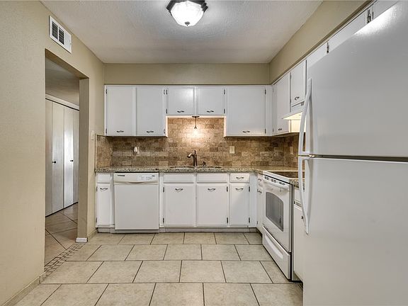 5th image of 1606 Leona Dr