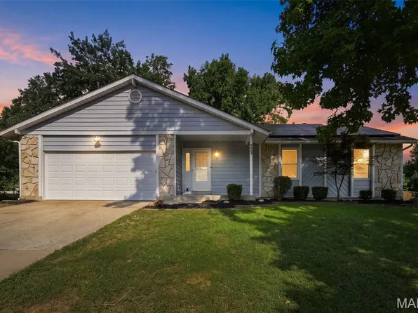 18 Spencers Xing, Saint Peters, MO 63376